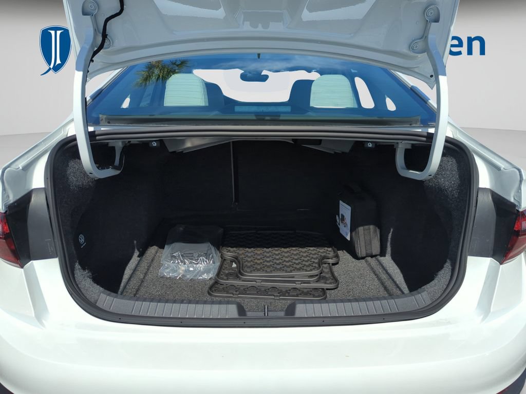 New 2026 Volkswagen Jetta SE FWD image 17