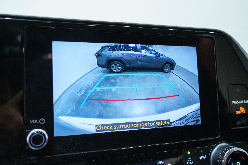 Used 2023 Toyota Highlander LE FWD image 21
