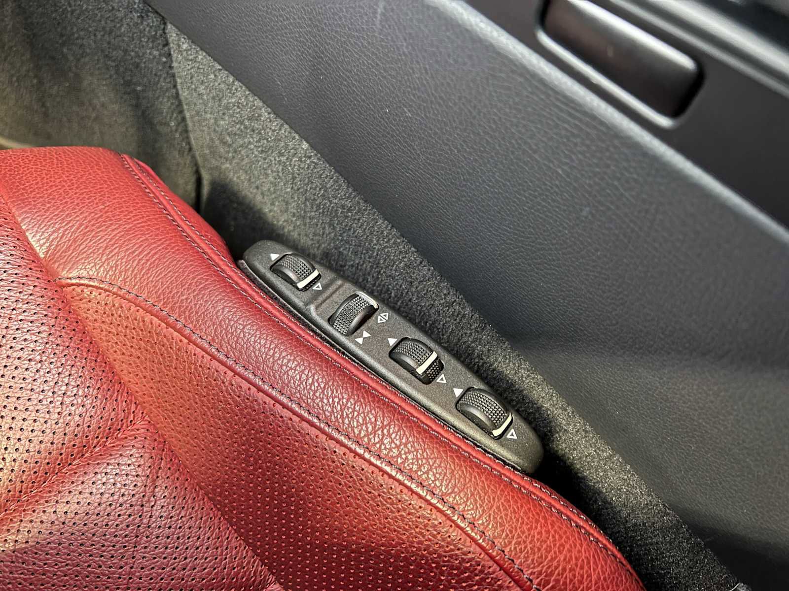 Used 2017 Mercedes-Benz E 400 4MATIC Coupe image 32