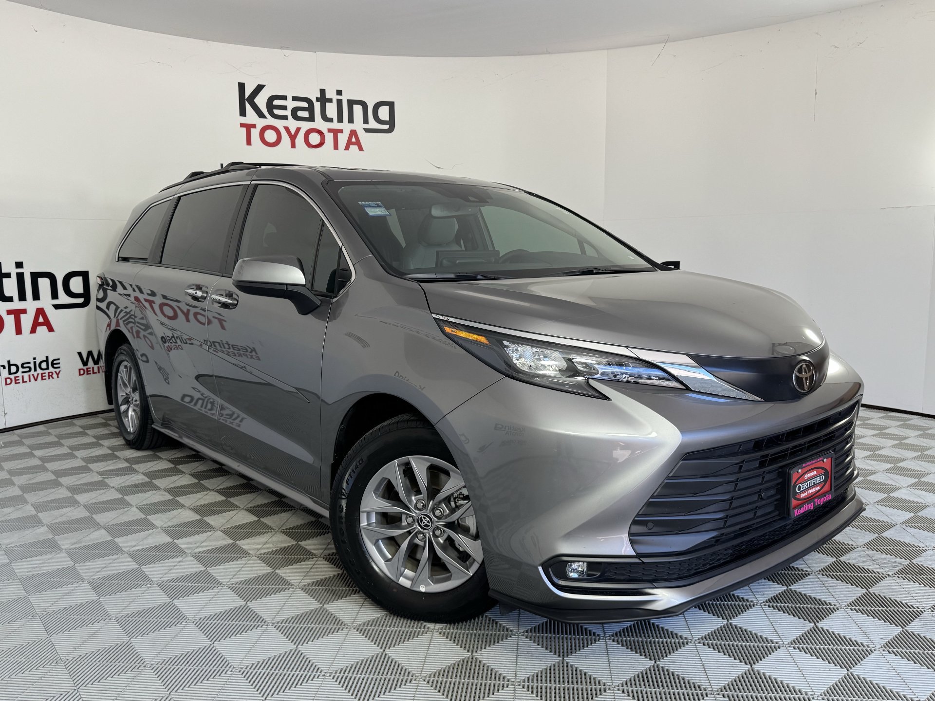 Certified 2026 Toyota Sienna XLE FWD image 3