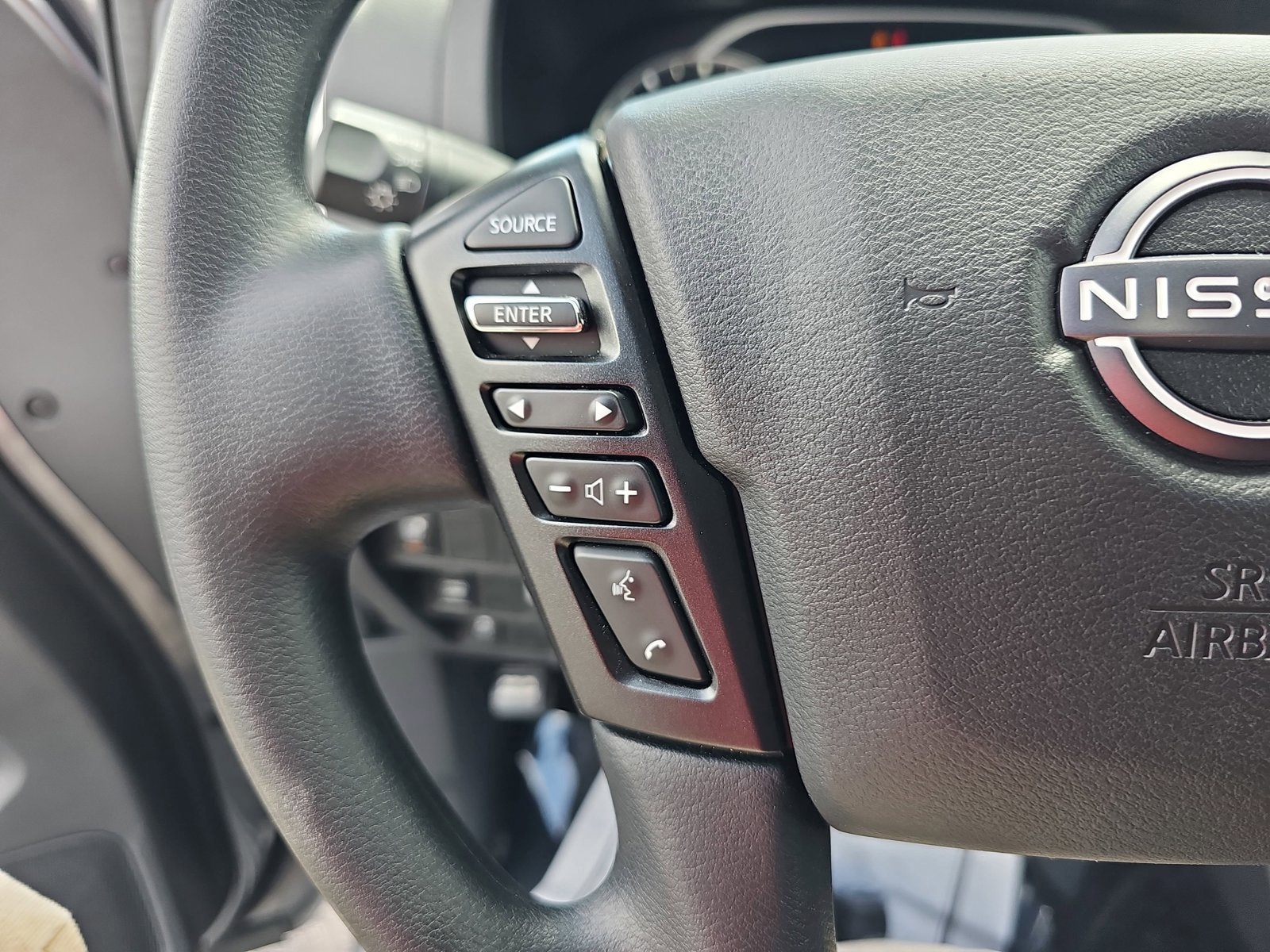Used 2025 Nissan Frontier SV image 17
