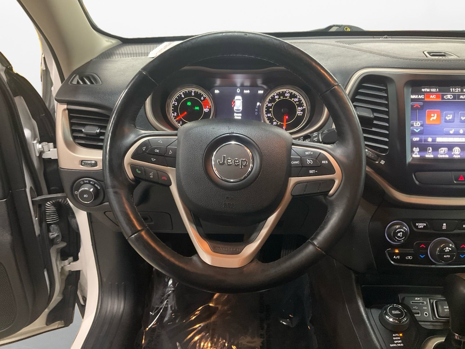 Used 2017 Jeep Cherokee Limited AWD/4WD image 12