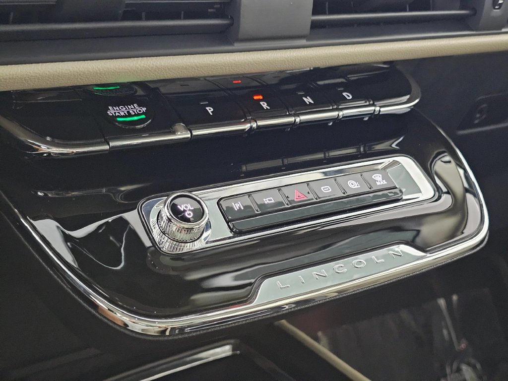 Certified 2025 Lincoln Corsair Grand Touring AWD/4WD image 34