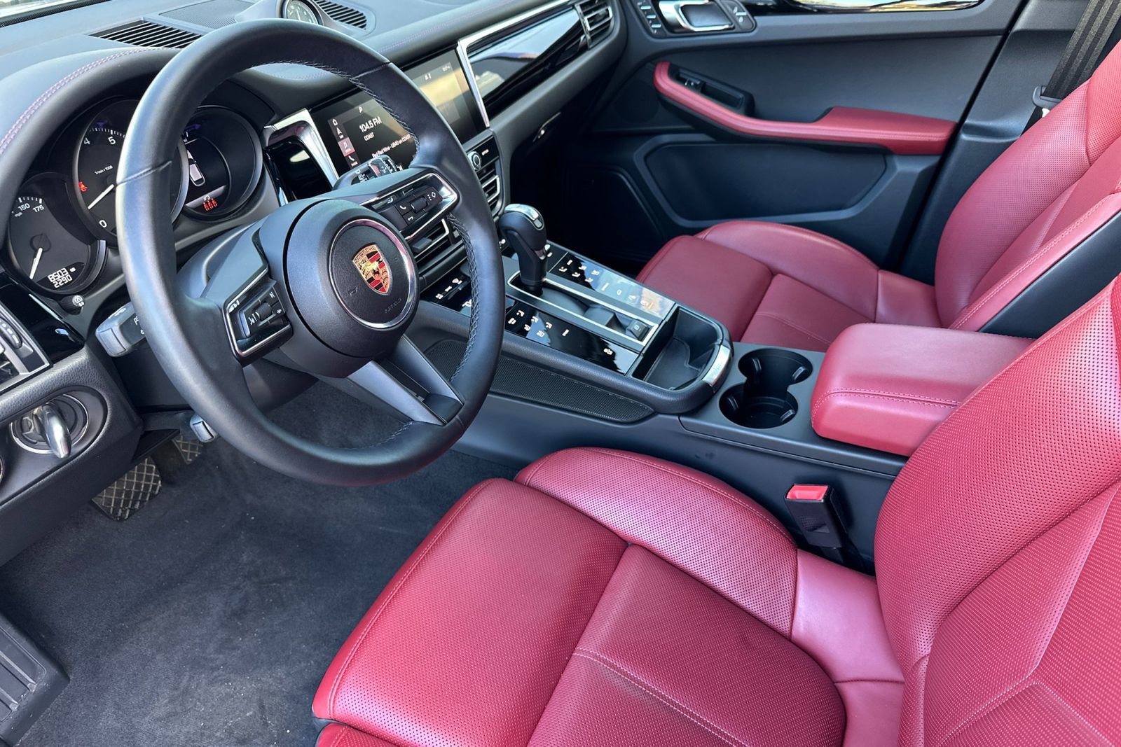 Used 2025 Porsche Macan image 4
