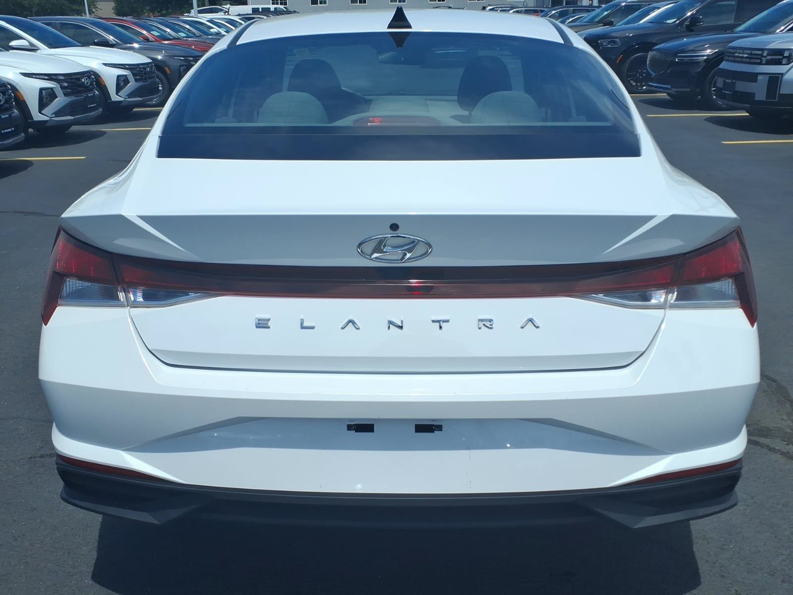 Certified 2022 Hyundai Elantra SEL w/ Preferred Accessory Package FWD image 6