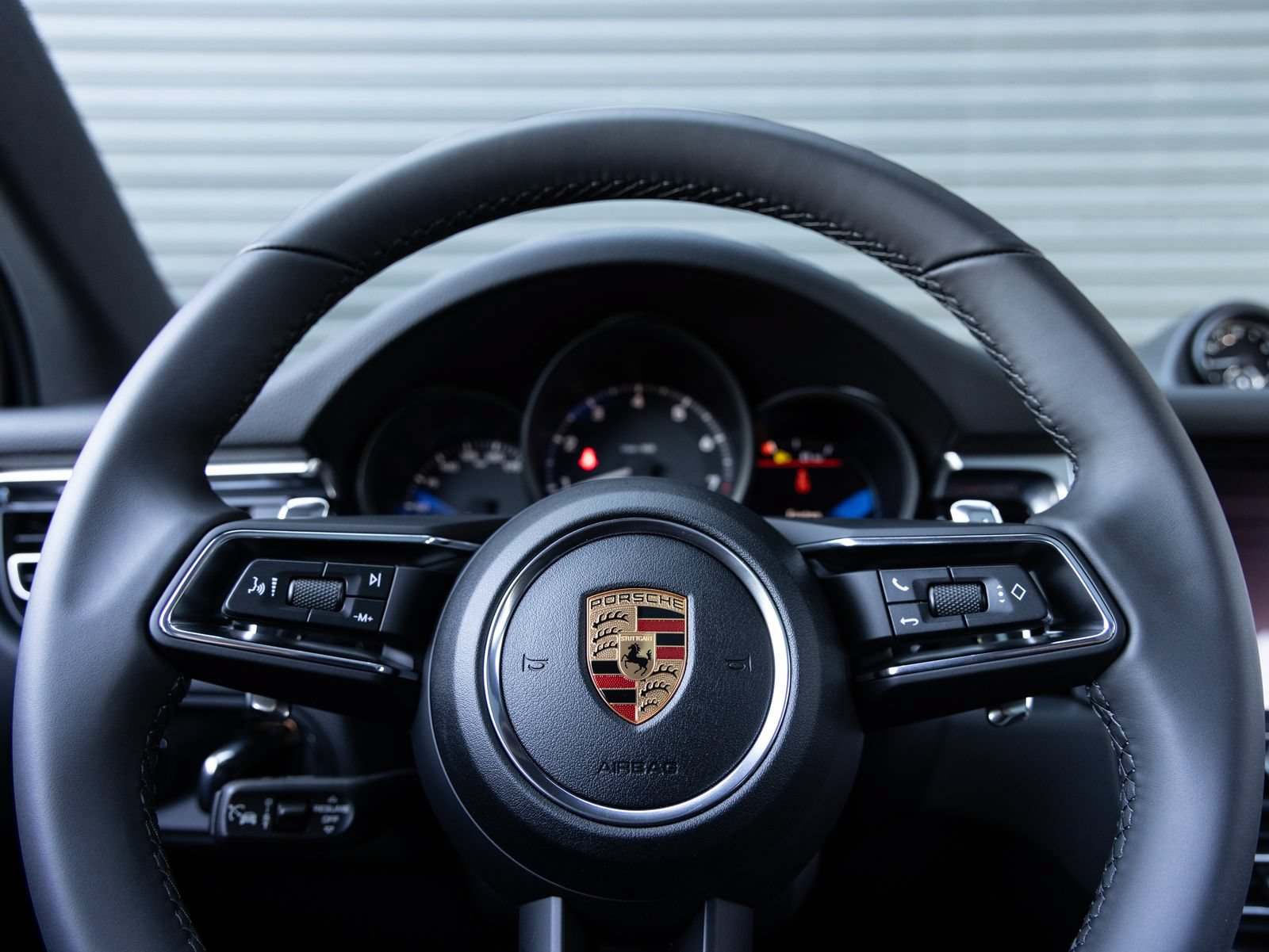 Certified 2026 Porsche Macan AWD/4WD image 14