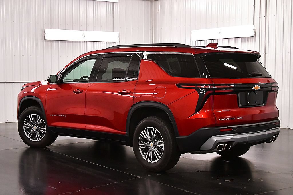 Used 2025 Chevrolet Traverse LT w/ Driver Confidence Package AWD/4WD image 5