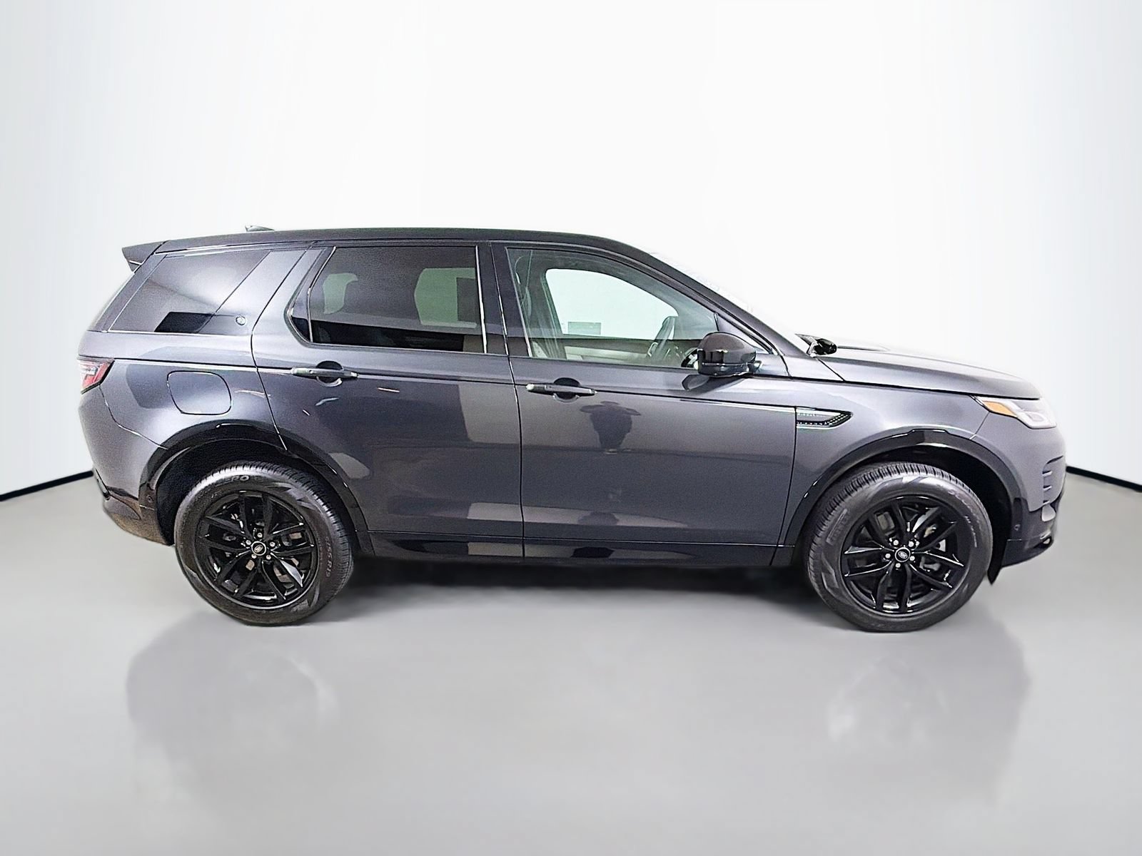 Certified 2025 Land Rover Discovery Sport Dynamic SE AWD/4WD image 6
