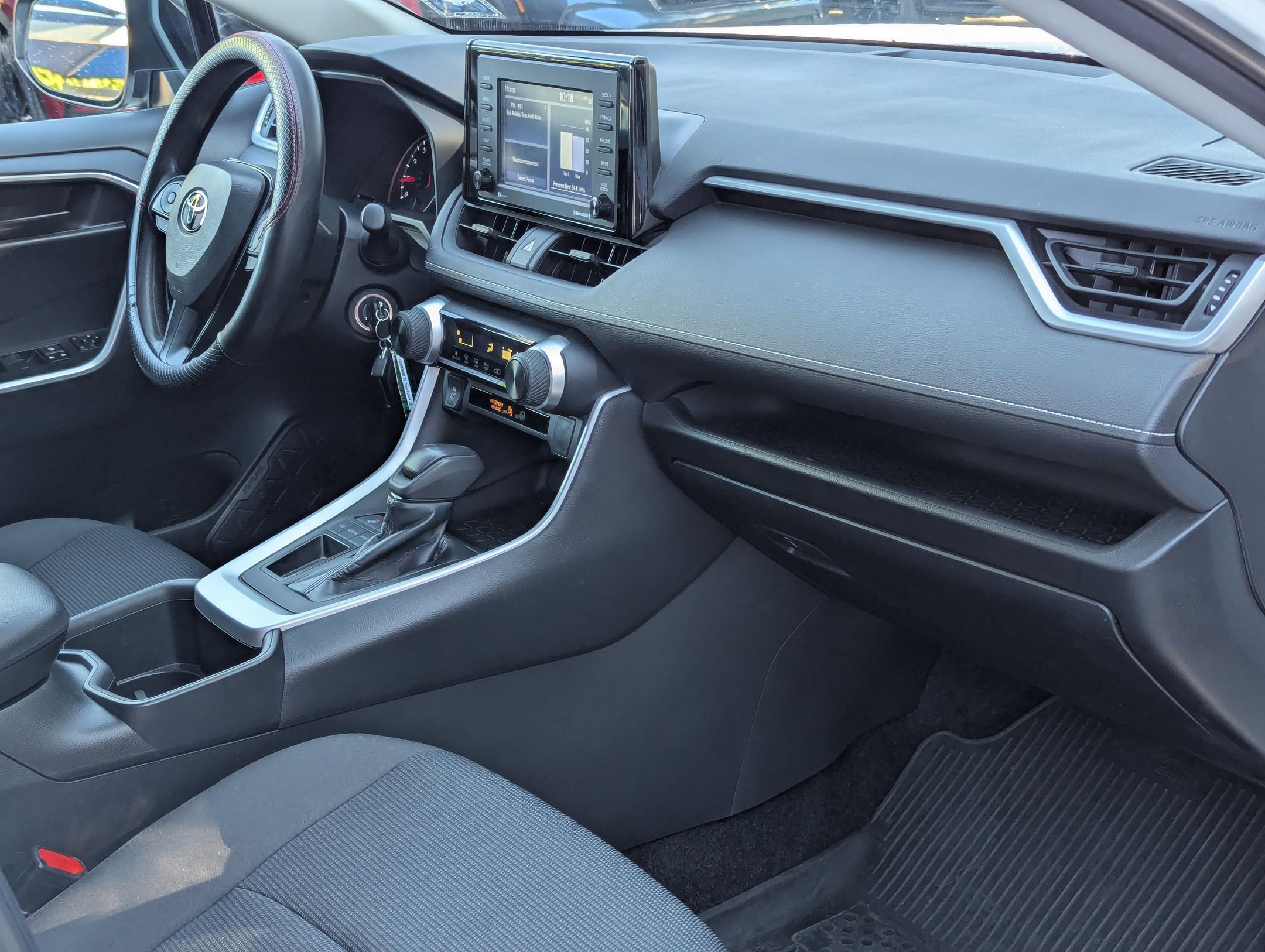 Used 2022 Toyota RAV4 LE image 29