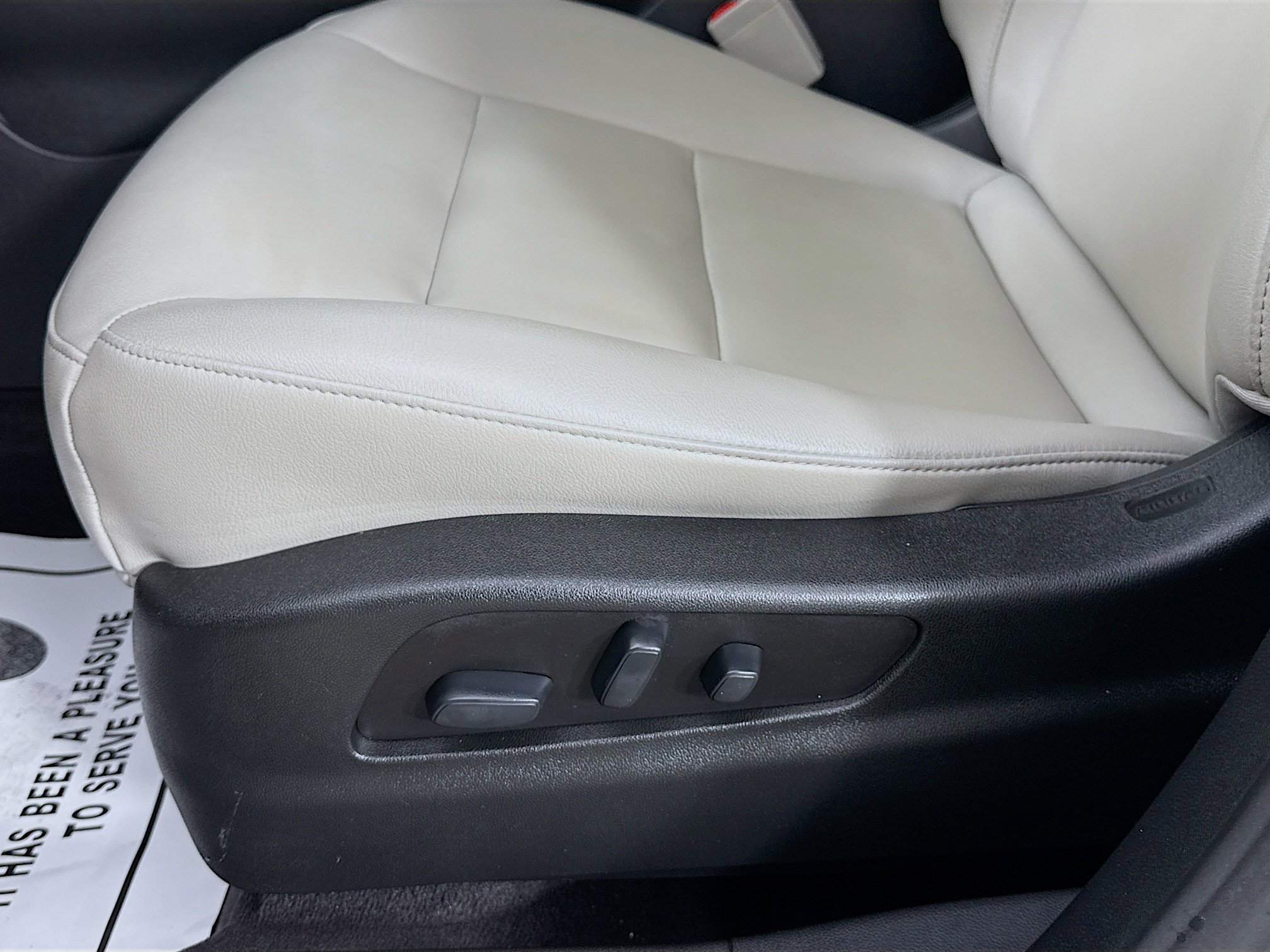 Used 2021 Cadillac XT4 Luxury w/ Cold Weather Package FWD image 21