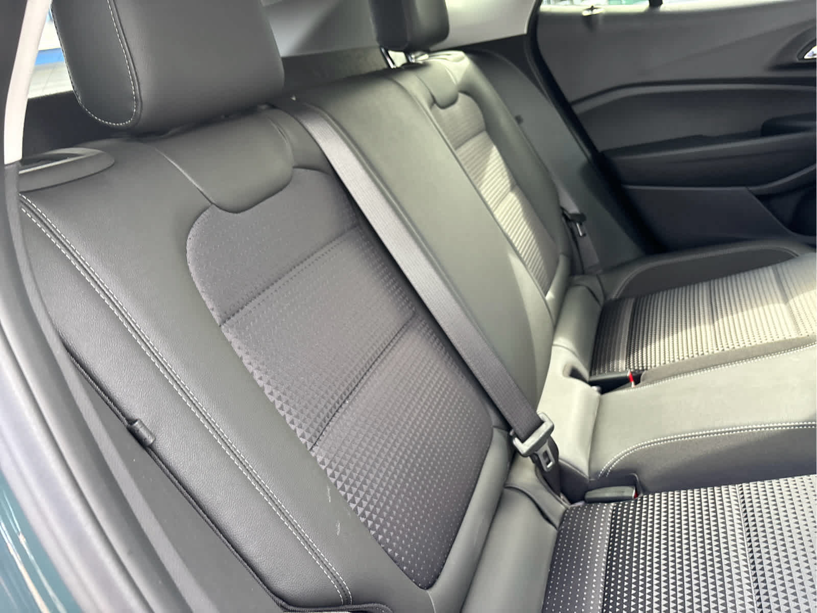 Used 2025 Chevrolet Trax LT FWD image 23
