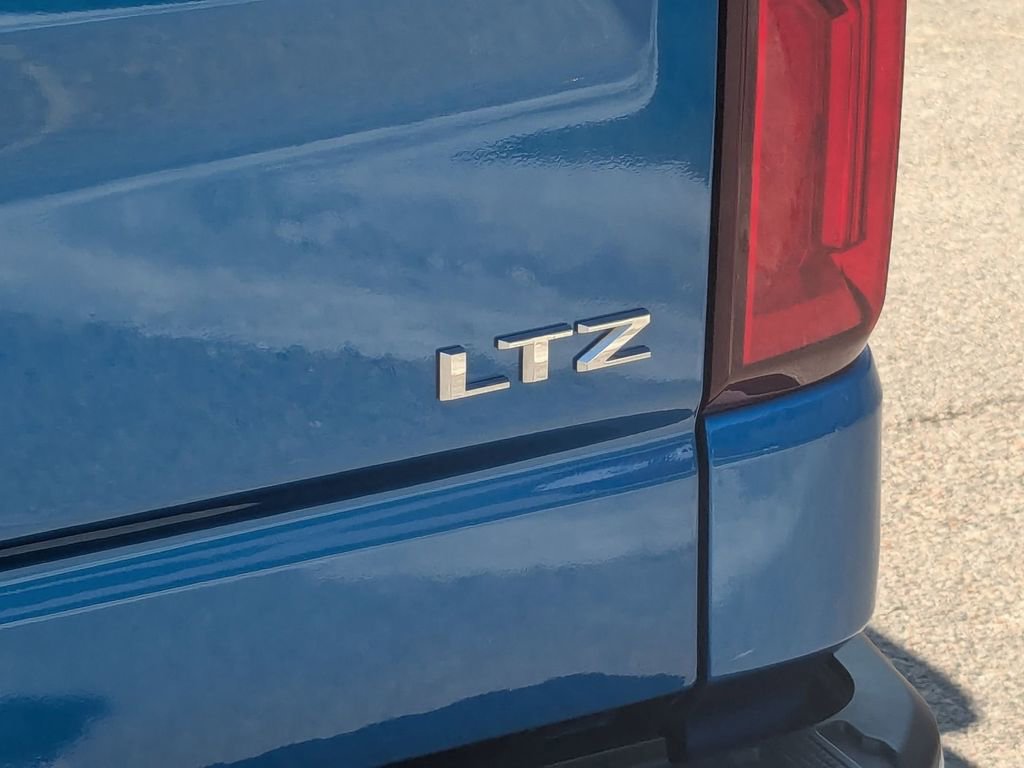 Used 2022 Chevrolet Silverado 1500 LTZ w/ LTZ Premium Package AWD/4WD image 14