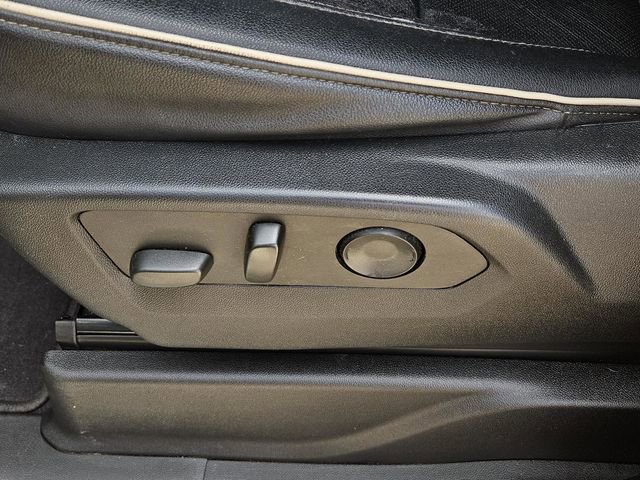 Used 2022 GMC Yukon SLT w/ SLT Luxury Package image 32