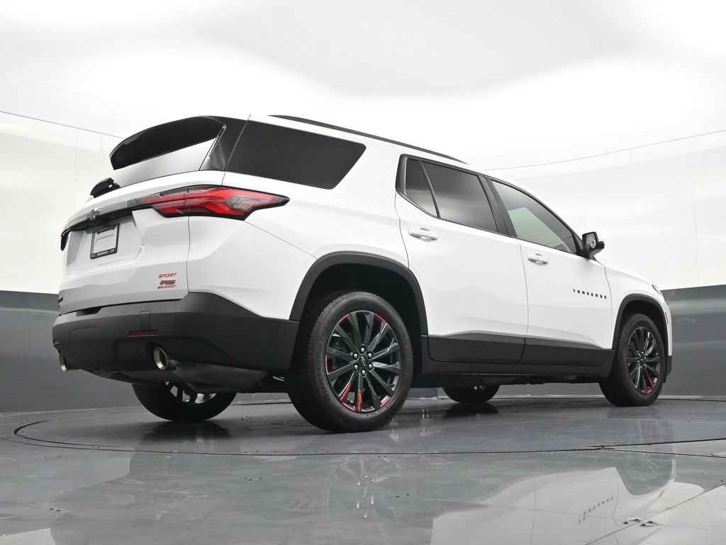 Used 2024 Chevrolet Traverse RS FWD image 32