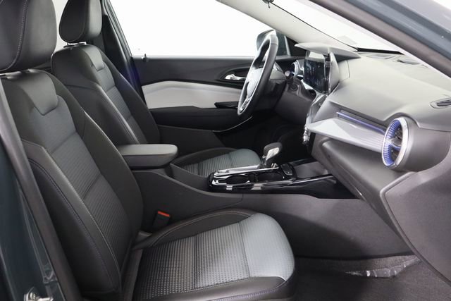 Used 2025 Chevrolet Trax LT w/ LT Convenience Package image 19