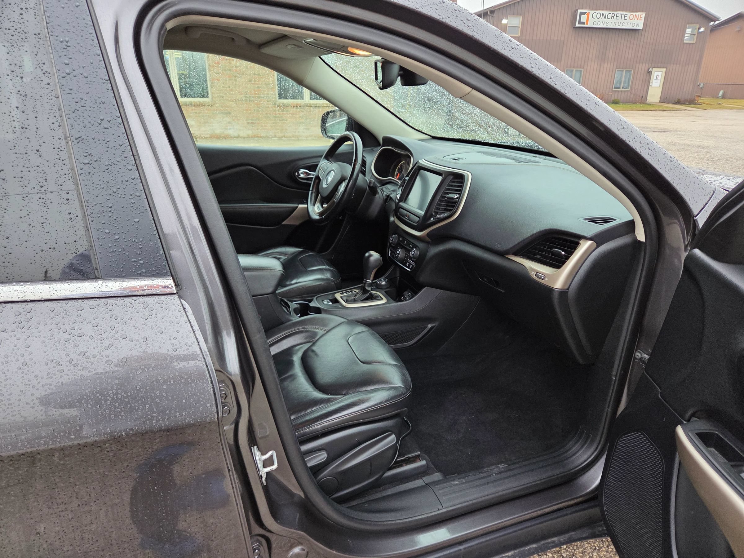Used 2017 Jeep Cherokee Limited AWD/4WD image 20