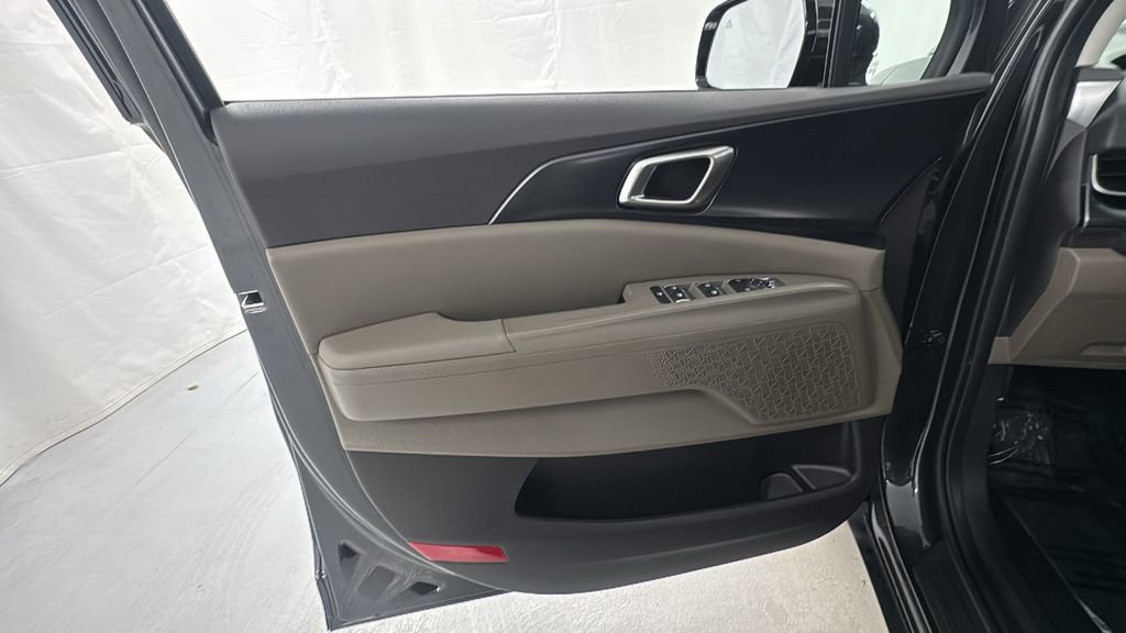 New 2026 Kia Carnival FWD image 19