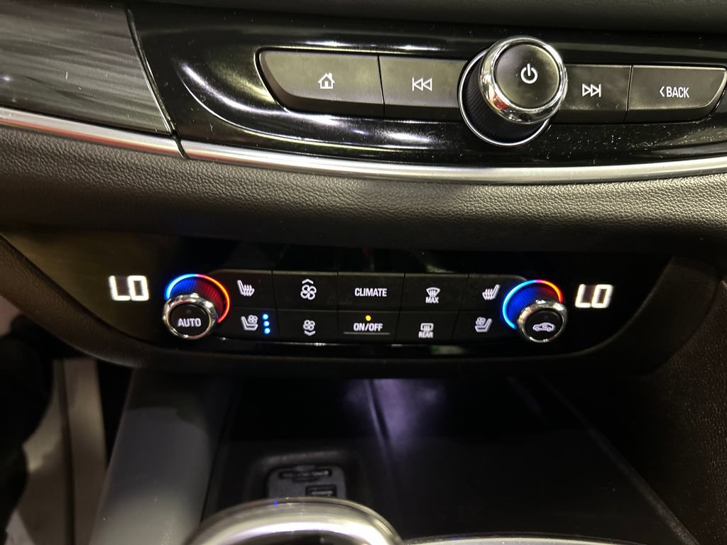 Used 2021 Buick Enclave Premium w/ Sun and Sites Package AWD/4WD image 19
