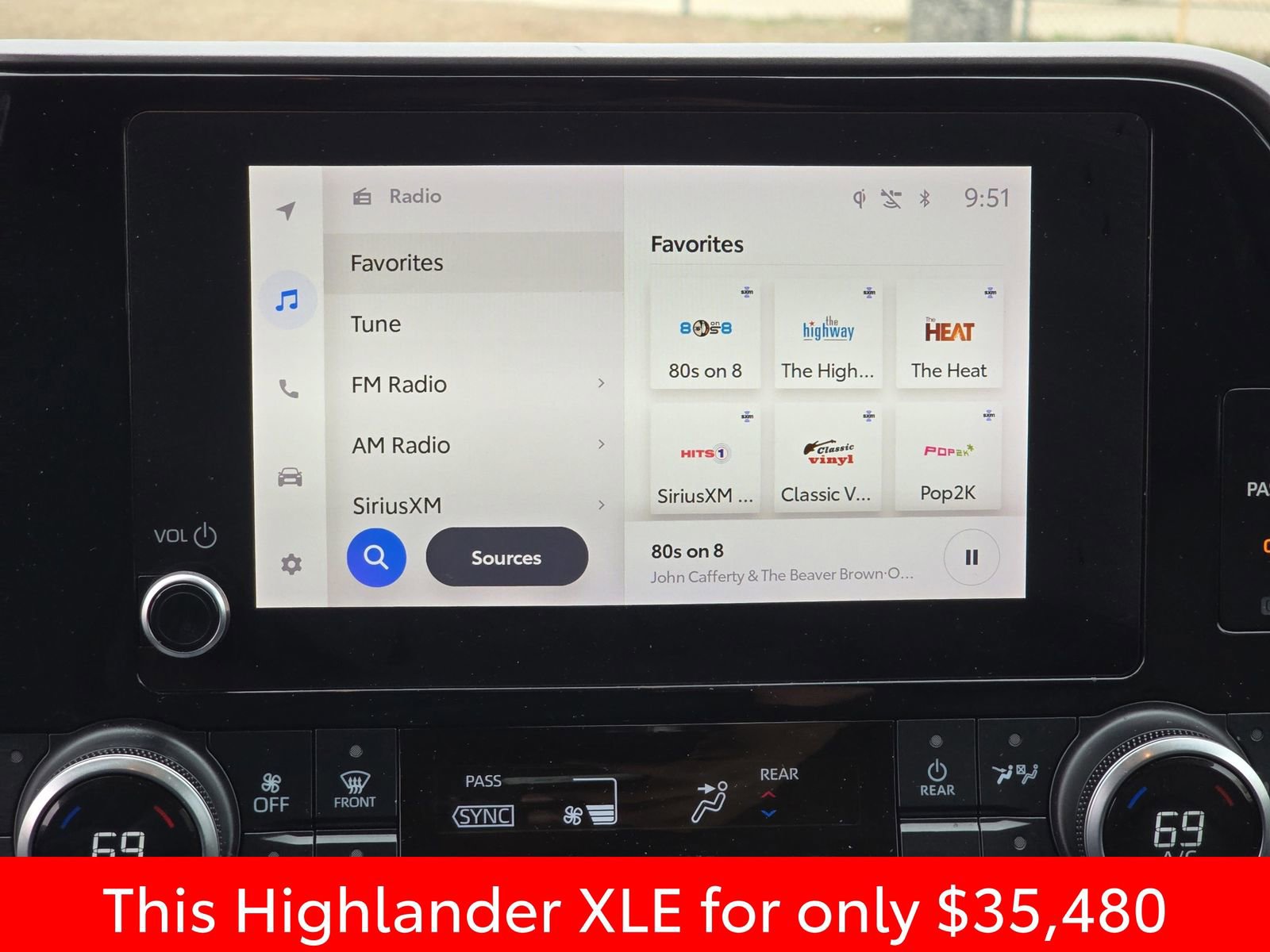 Used 2023 Toyota Highlander XLE image 29