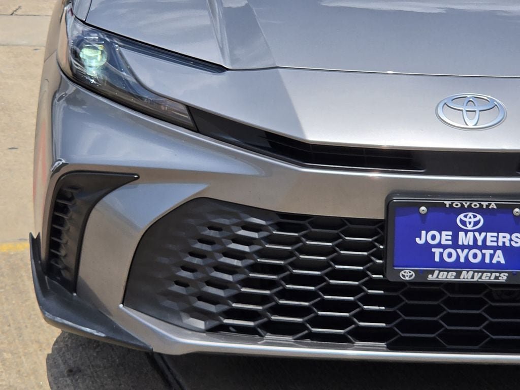 Used 2025 Toyota Camry SE FWD image 5
