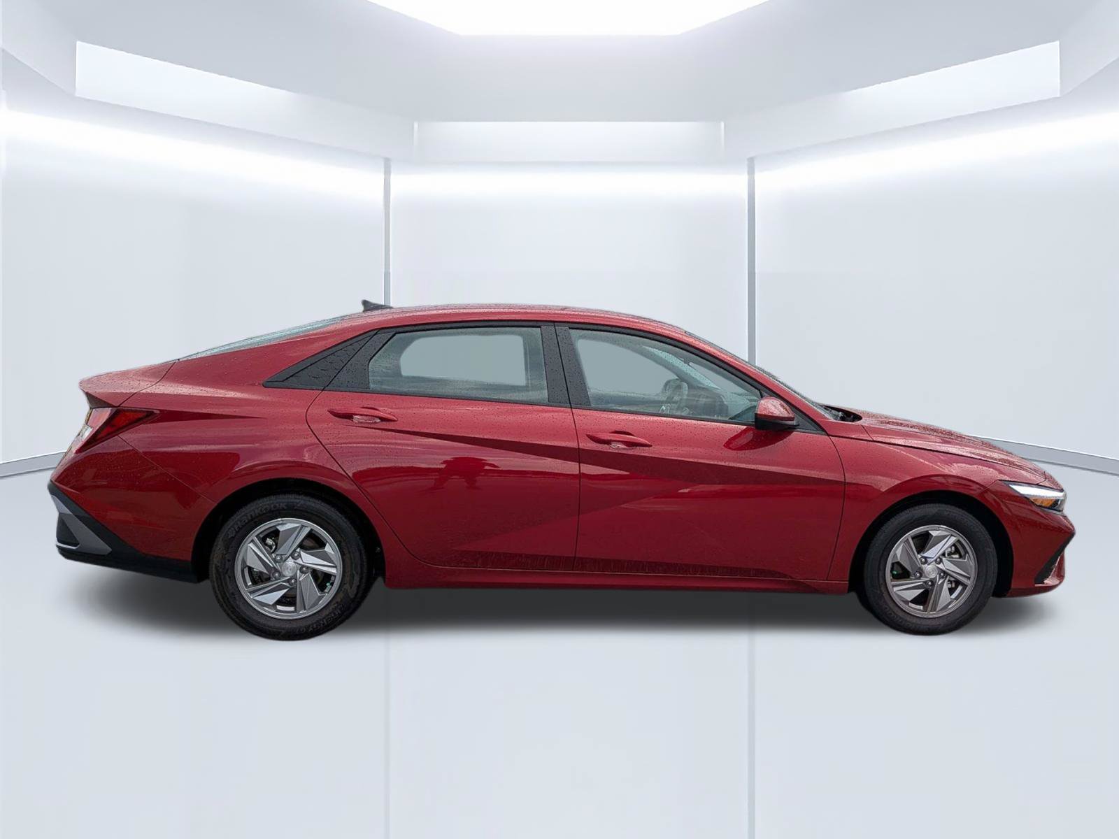 Certified 2026 Hyundai Elantra SE FWD image 3
