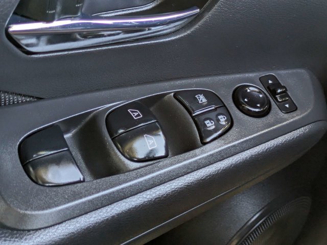 Used 2022 Nissan Kicks SV FWD image 23
