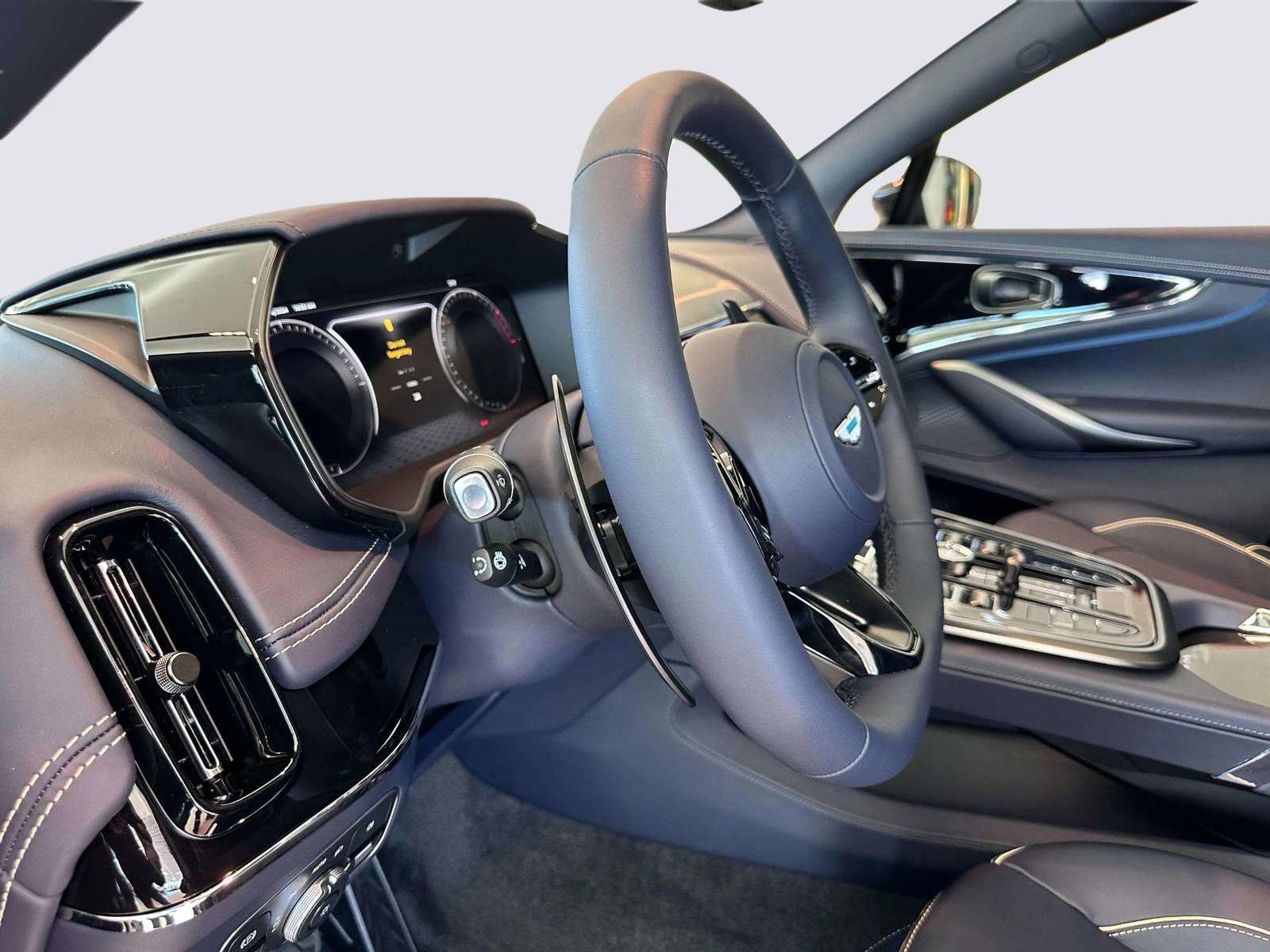 New 2025 Aston Martin DBX 707 image 17