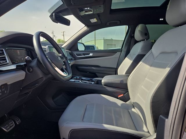 Used 2024 Volkswagen Atlas Cross Sport SEL R-Line image 21