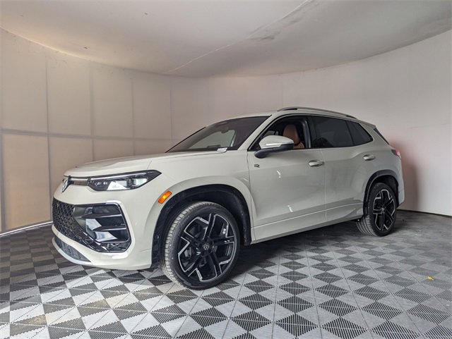 New 2026 Volkswagen Tiguan SEL R-Line image 4