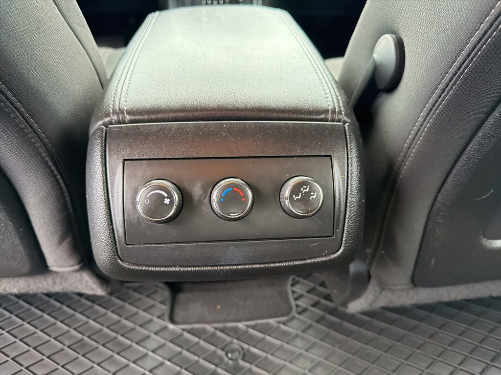 Used 2015 GMC Acadia SLE FWD image 15