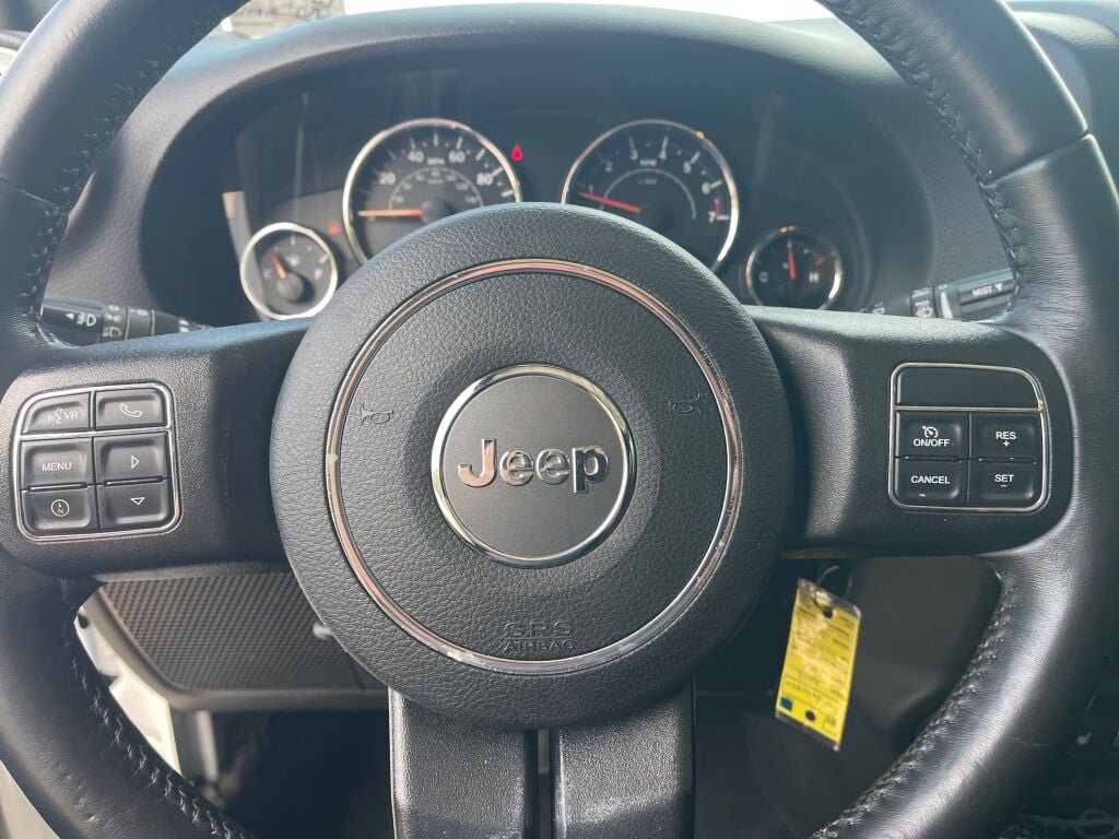 Used 2018 Jeep Wrangler Unlimited Rubicon w/ Cold Weather Group AWD/4WD image 14