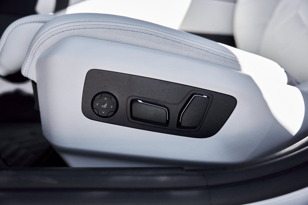 Used 2026 BMW 550e xDrive image 34