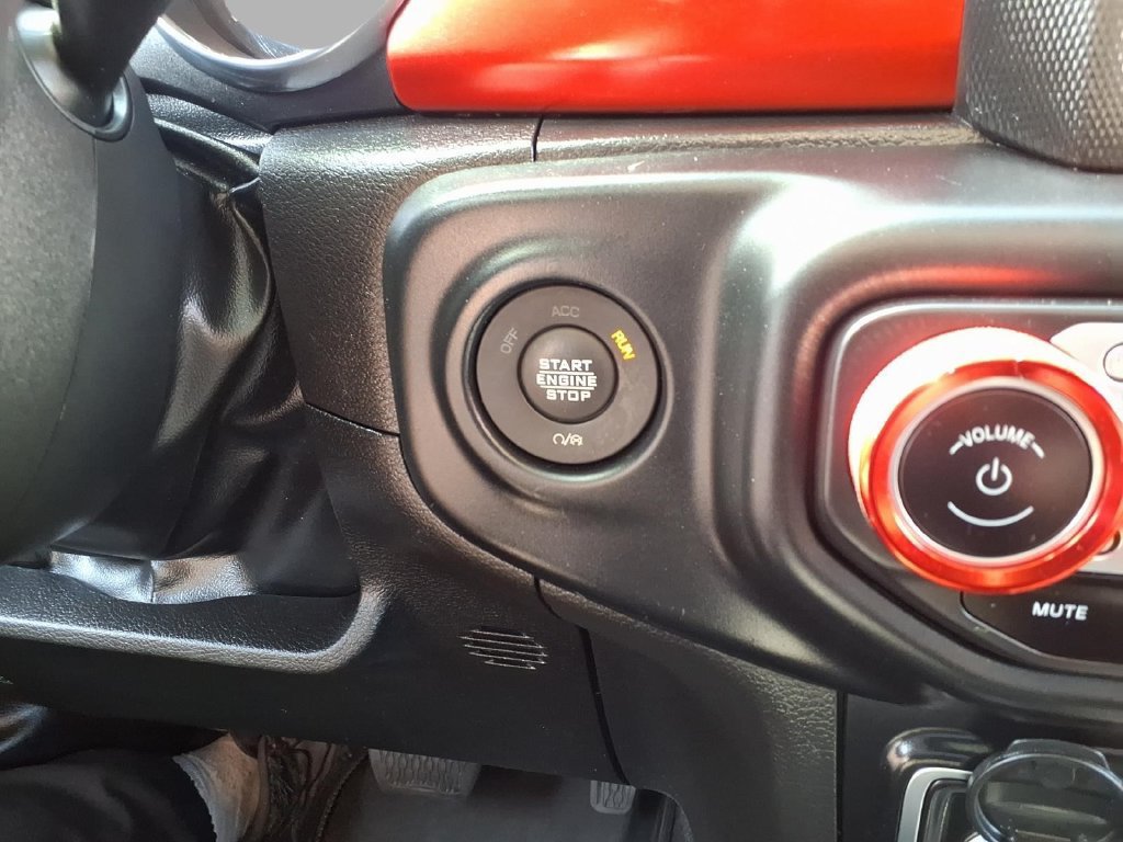 Used 2023 Jeep Gladiator Rubicon w/ Cold Weather Group AWD/4WD image 9