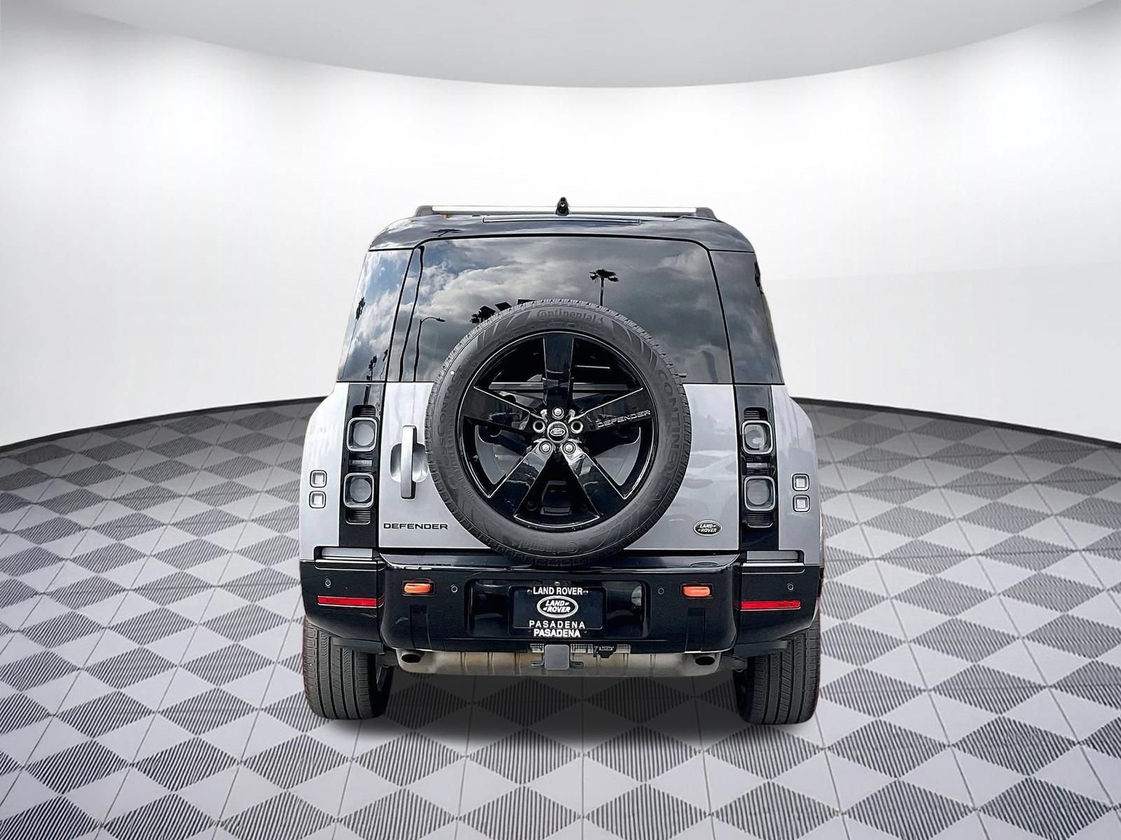 Used 2023 Land Rover Defender 130 X AWD/4WD image 4