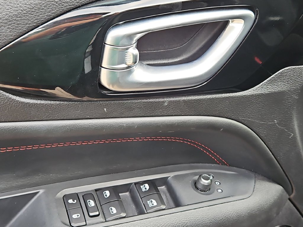 Used 2025 Jeep Compass Trailhawk AWD/4WD image 10