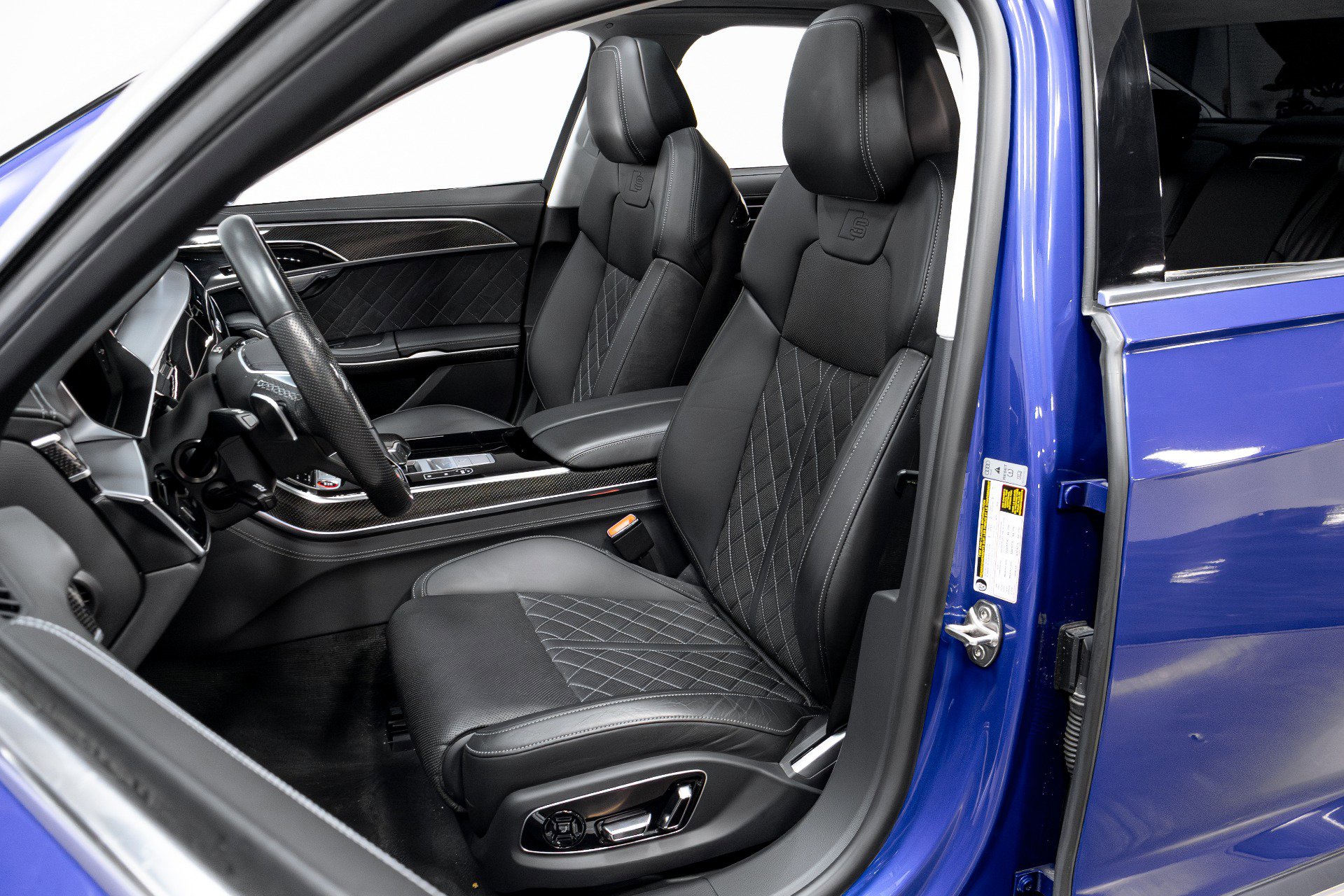 Used 2023 Audi S8 image 6