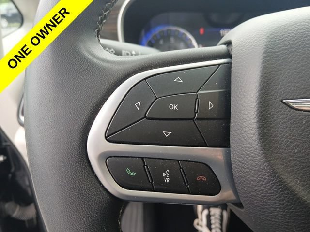 Certified 2023 Chrysler Pacifica Limited FWD image 35