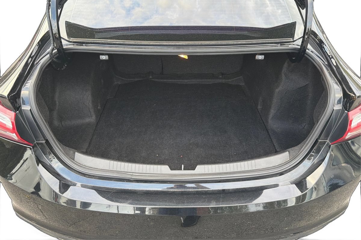 Used 2021 Chevrolet Malibu LT FWD image 11