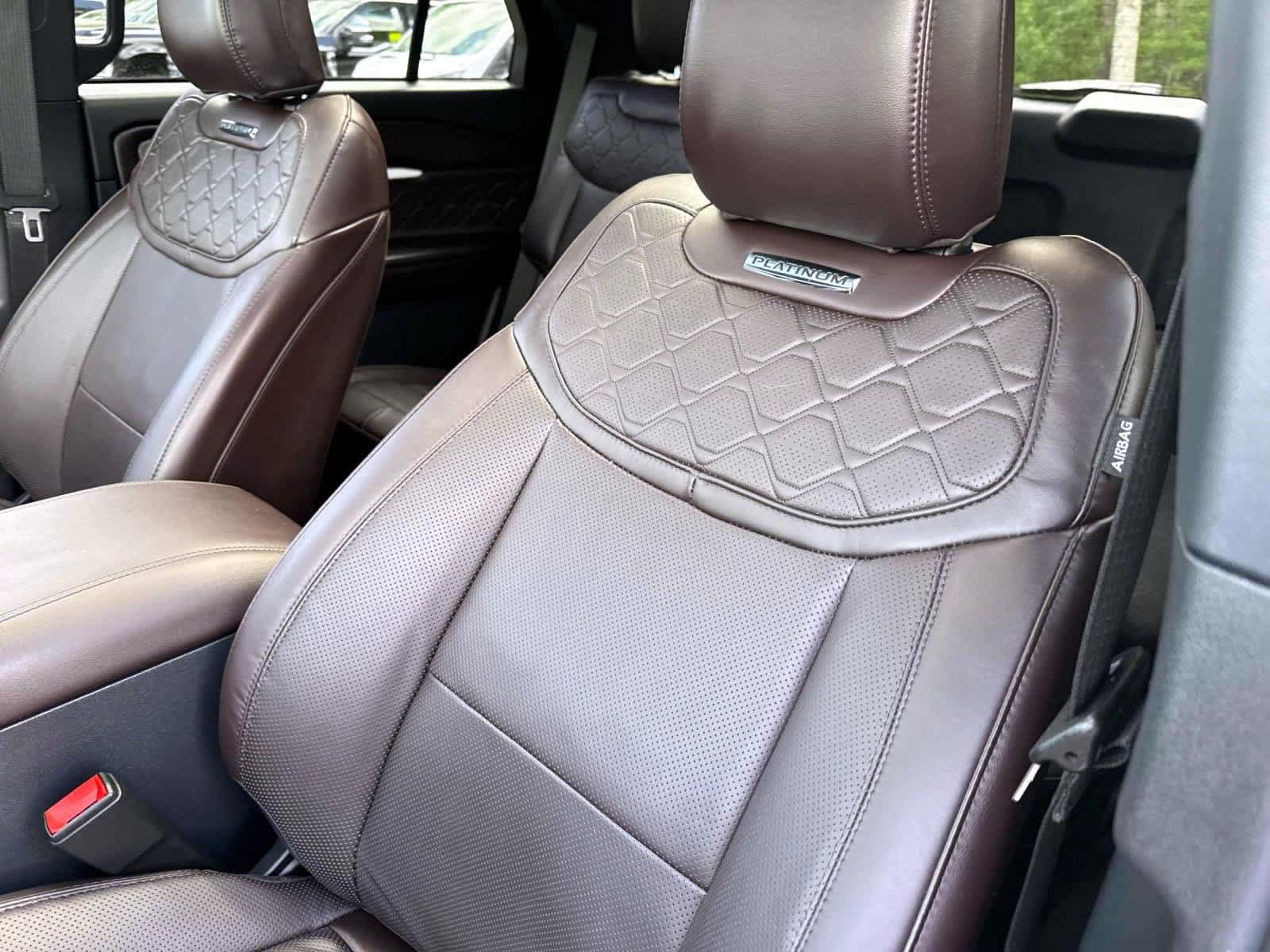 Used 2025 Ford Explorer Platinum w/ LUX Leather Package AWD/4WD image 16