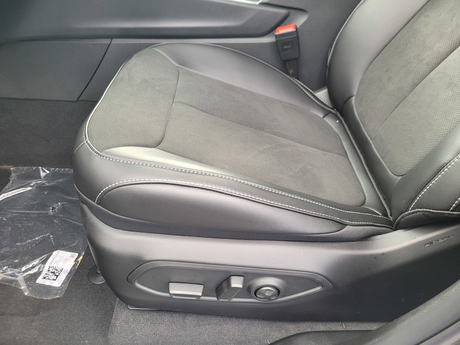 New 2025 Jeep Grand Cherokee Altitude image 12