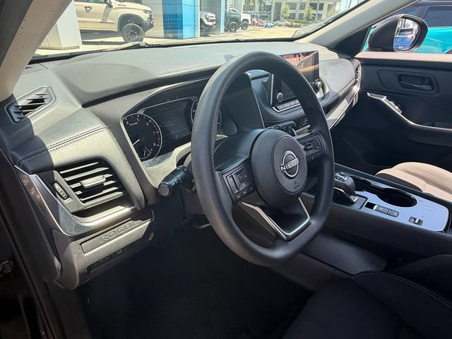 Used 2024 Nissan Rogue S FWD image 10