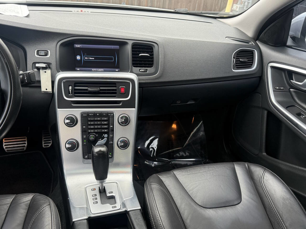 Used 2012 Volvo S60 T6 R-Design image 6