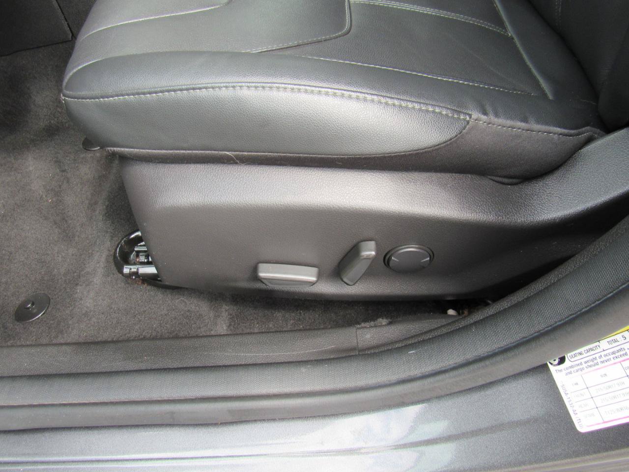 Used 2017 Ford Focus Titanium FWD image 14