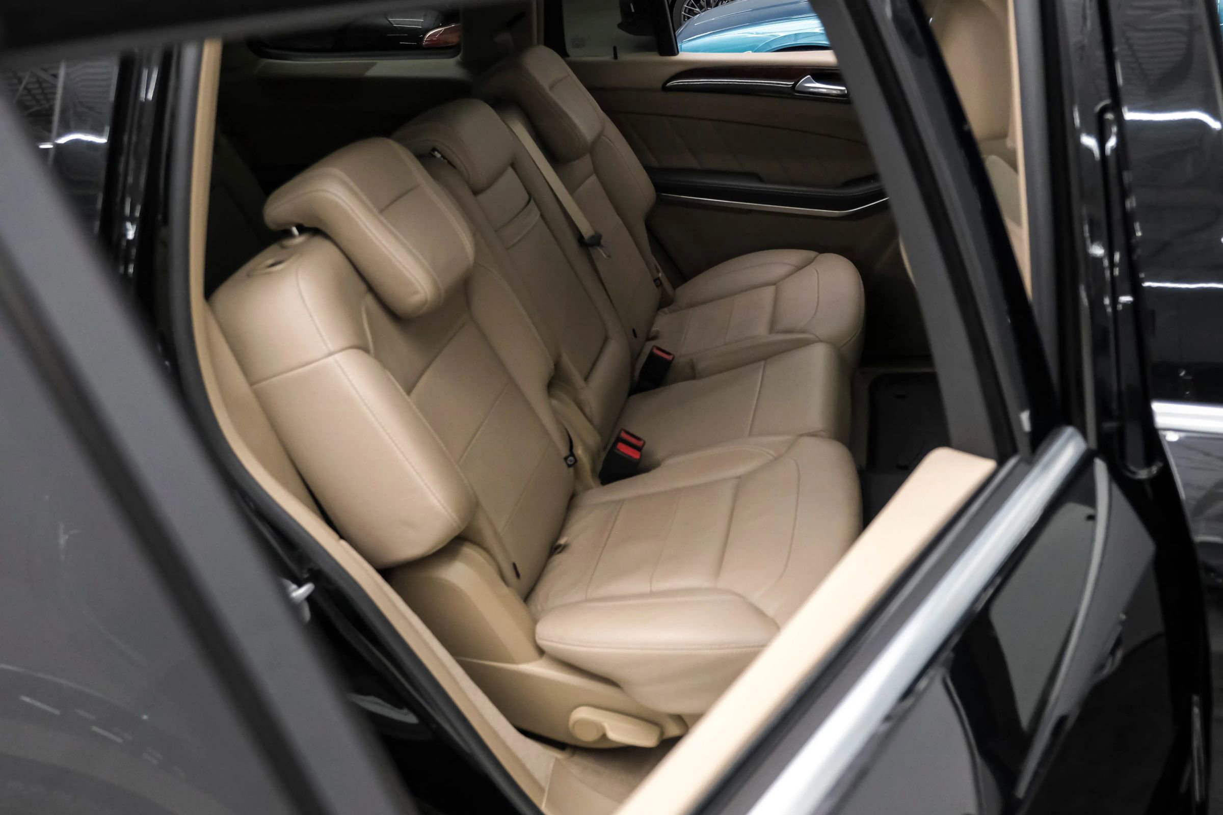 Used 2015 Mercedes-Benz GL 550 4MATIC image 28