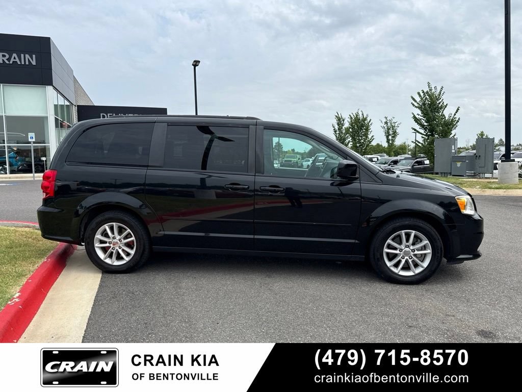 Used 2016 Dodge Grand Caravan SXT FWD image 3