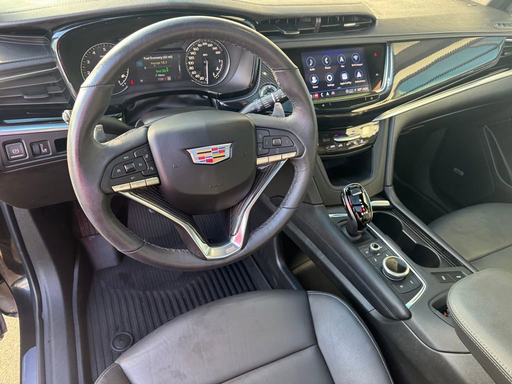 Used 2024 Cadillac XT6 Sport image 11