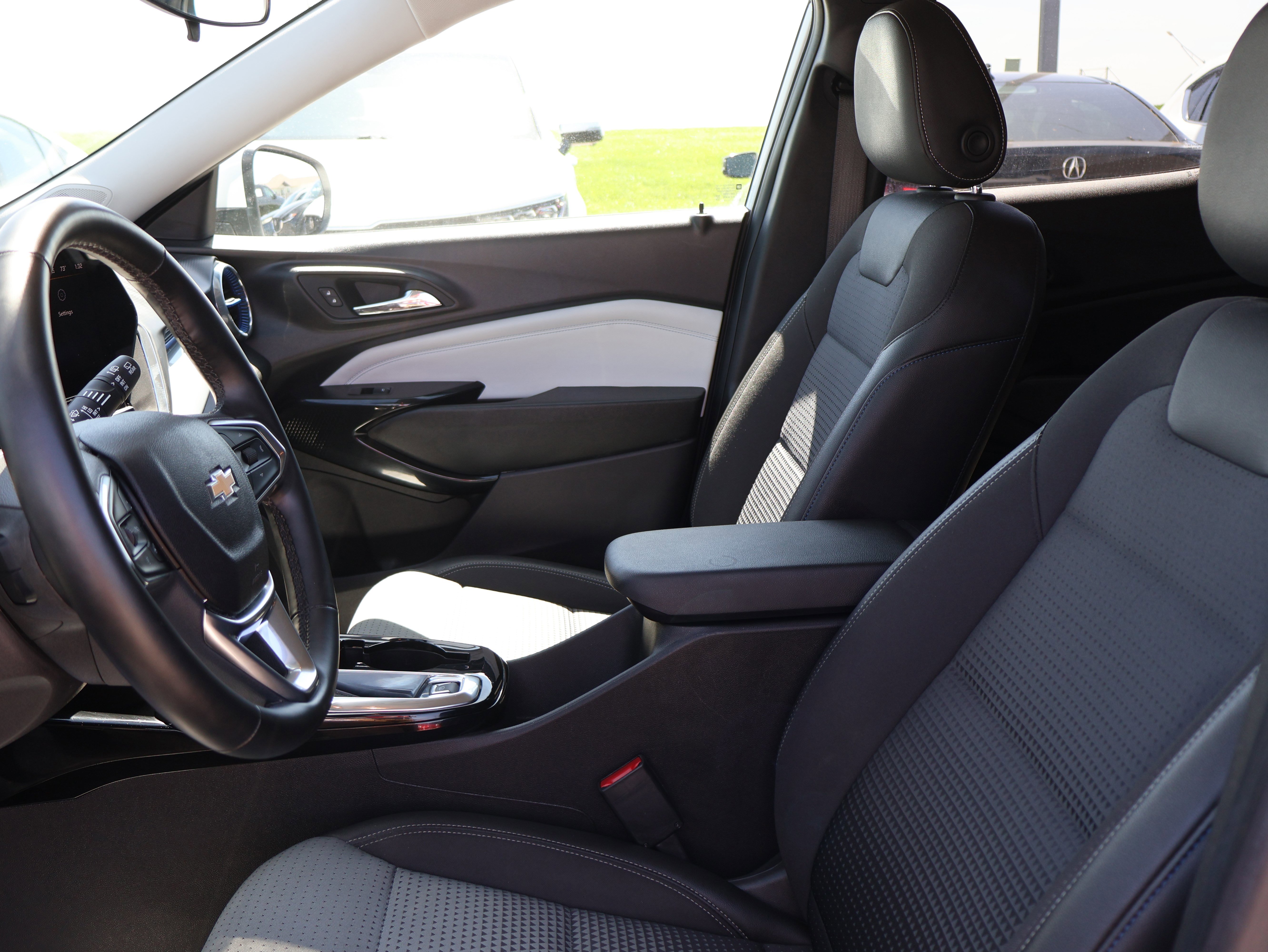 Used 2025 Chevrolet Trax LT w/ LT Convenience Package FWD image 20