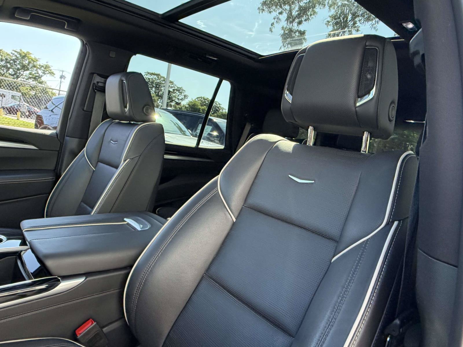 Certified 2025 Cadillac Escalade Sport w/ LPO, ONYX Package AWD/4WD image 10