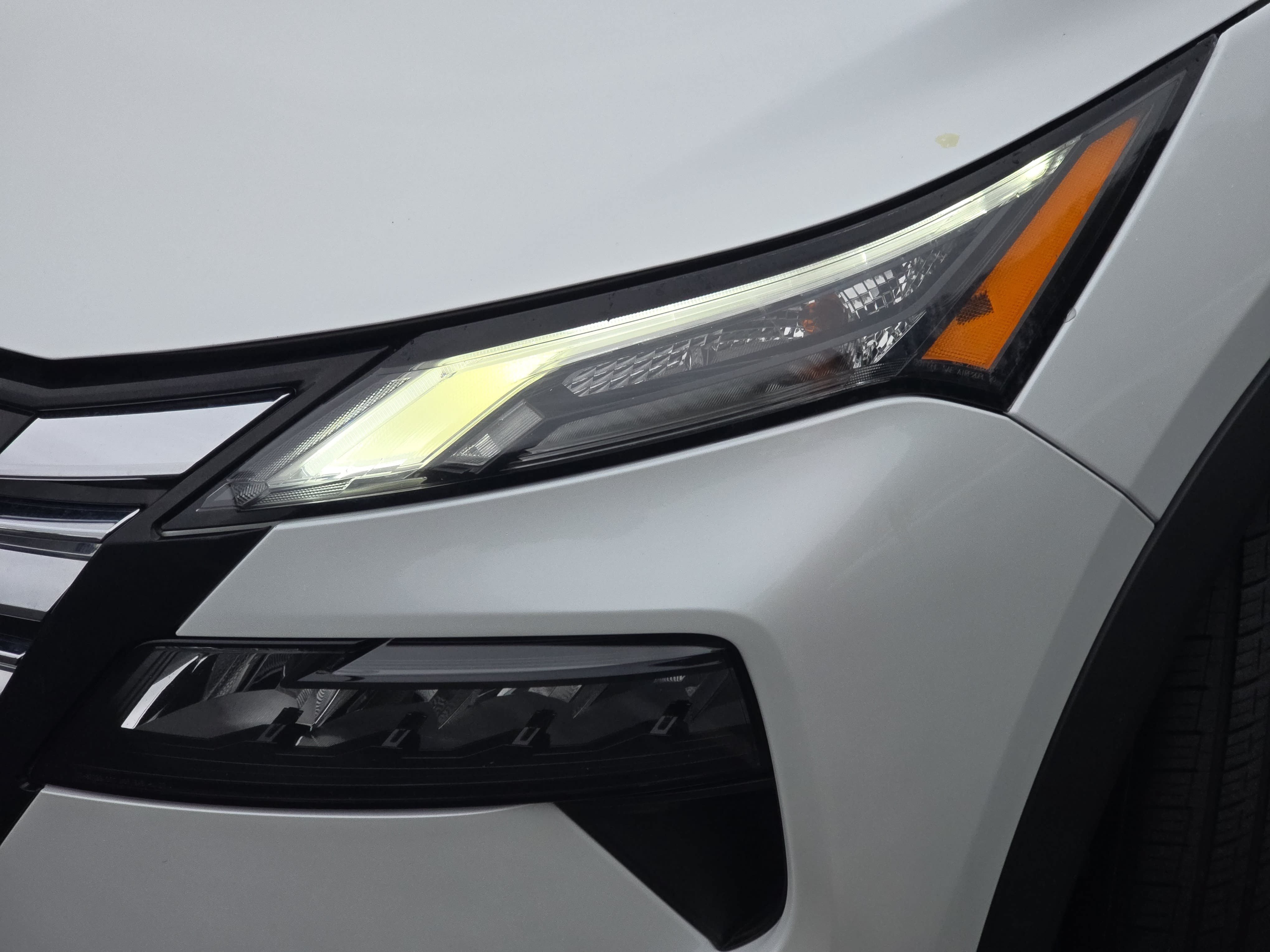 Used 2024 Nissan Rogue SV AWD/4WD image 30