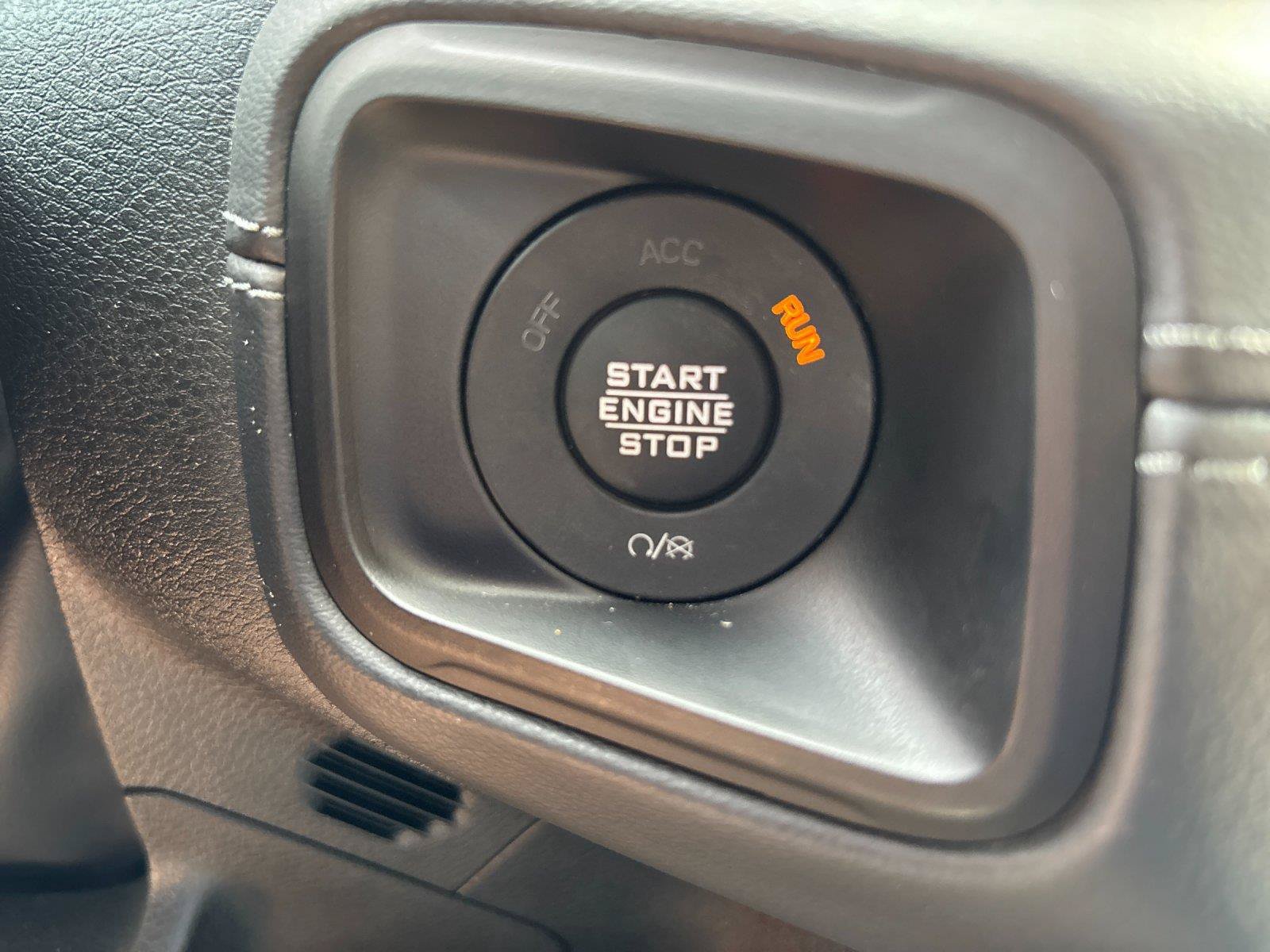Used 2025 Jeep Wrangler Unlimited Rubicon AWD/4WD image 23